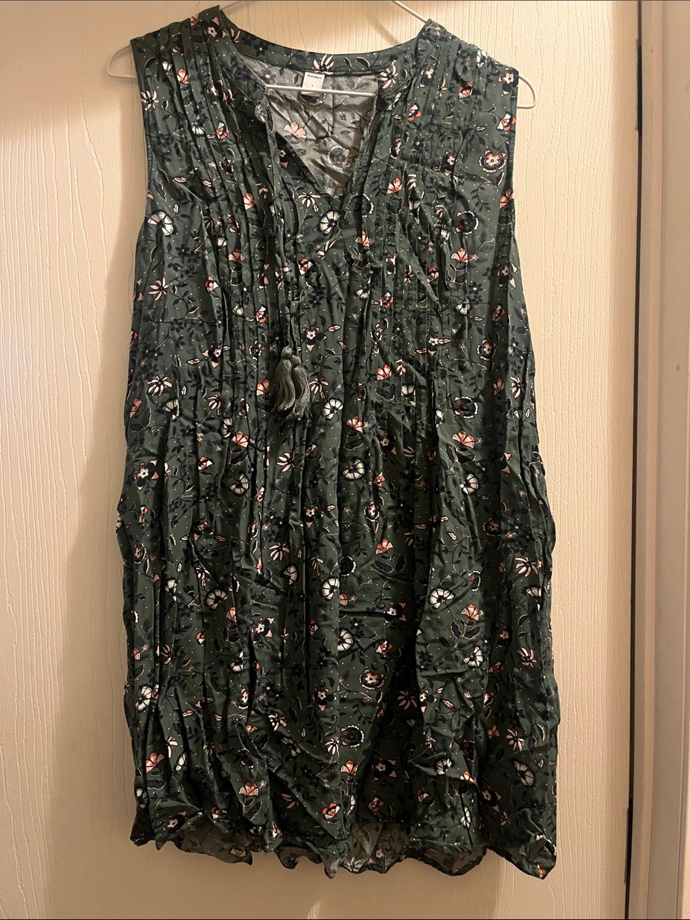 Old Navy Green Floral Sleeveless Tassel Tunic